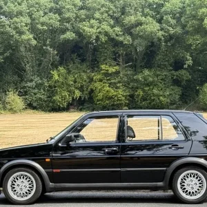 1990 VW Golf GTI 8-valve black 5-door hatchback - Image 4