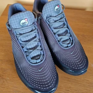 Nike DN Trainers size 8 grey - Image 4