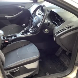 2015 Ford Focus 1.0T EcoBoost Zetec Euro 6 5-door hatchback - Image 4