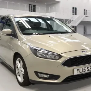 2015 Ford Focus 1.0T EcoBoost Zetec Euro 6 5-door hatchback
