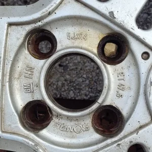 Vauxhall Nova alloy wheels - Image 6