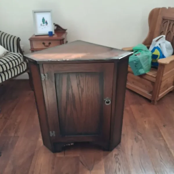 Corner cuboard