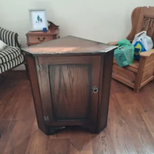 Corner cuboard