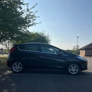 2014 Ford Fiesta hatchback manual 5-door - Image 2