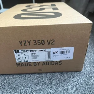 Yeezy Onyx size 6 - Image 3