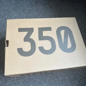 Yeezy Onyx size 6 - Image 4