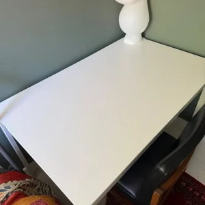 White extendable dining table - Image 2