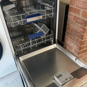 WHITE SIEMENS FULL SIZE DISHWASHER - Image 2
