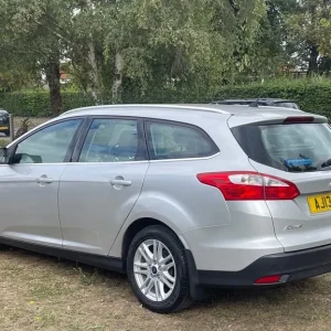 2013 Ford Focus 1.0 EcoBoost Titanium 5-door Estate - Image 4