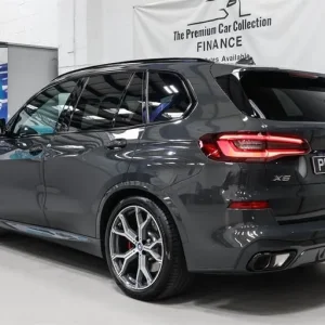 2022 BMW X5 xDrive45e M Sport Sky Lounge Panoramic Roof with Heads-Up Display - Image 4