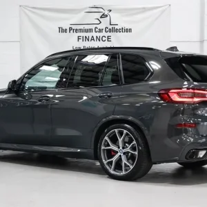 2022 BMW X5 xDrive45e M Sport Sky Lounge Panoramic Roof with Heads-Up Display - Image 5