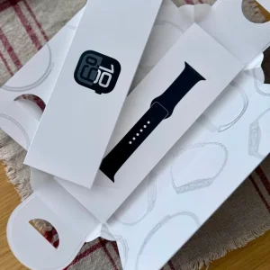 Apple Watch Series 10 GPS 42mm Jet Black Aluminium Case - Image 2