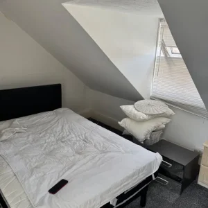2 doubles rooms in a shared house - Image 2