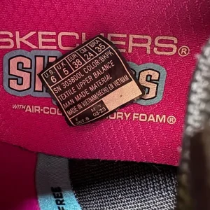 Black and Pink Sketchers - Image 6