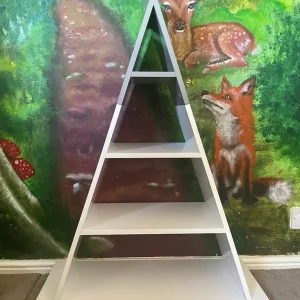 Kids tepee-style bookshelf
