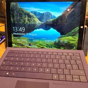 Microsoft Surface Pro 3 with docking station - Image 3