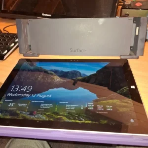 Microsoft Surface Pro 3 with docking station - Image 4
