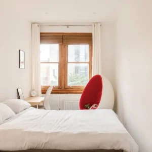 Furnished double bedroom in a central penthouse - Image 2