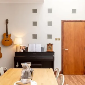 Furnished double bedroom in a central penthouse - Image 6