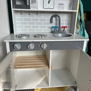 Children’s kitchen and accessories - Image 2
