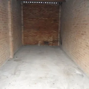 LOCK UP GARAGE IN WETHERBY, LEEDS - Image 3