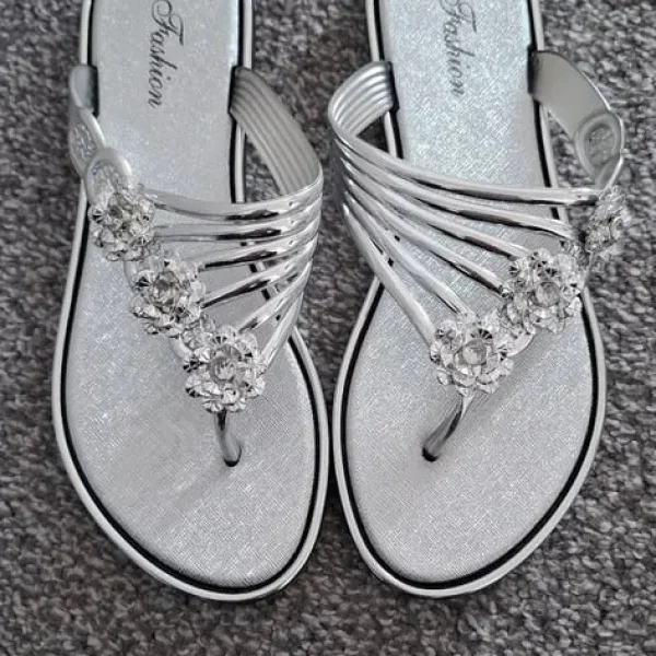 Ladies sandals size 6 never been worn