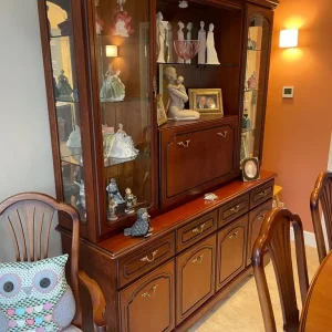 Dining Table and 6 Chairs