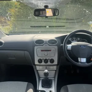 2009 Ford Focus 1.6 TDCi Zetec 5-door with full service history and air con - Image 2