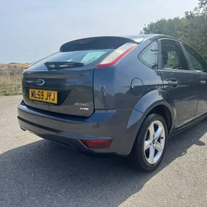 2009 Ford Focus 1.6 TDCi Zetec 5-door with full service history and air con - Image 7