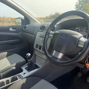 2009 Ford Focus 1.6 TDCi Zetec 5-door with full service history and air con - Image 8