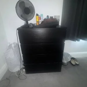 Bedroom suite including wardrobe, drawers and 2x bedside cabinets - Image 2
