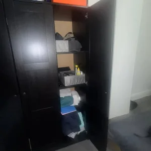 Bedroom suite including wardrobe, drawers and 2x bedside cabinets - Image 4
