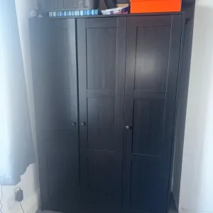 Bedroom suite including wardrobe, drawers and 2x bedside cabinets
