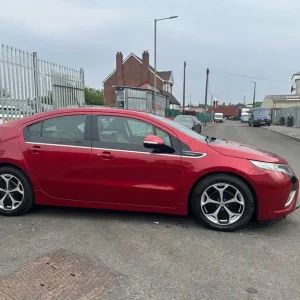 2014 Vauxhall Ampera 5-door hatchback with electric range - Image 7