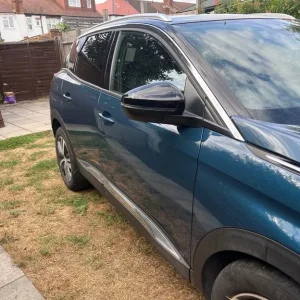 Peugeot 3008 Allure Premium Plus 2022 manual hatchback - Image 3