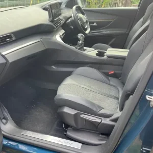 Peugeot 3008 Allure Premium Plus 2022 manual hatchback - Image 5