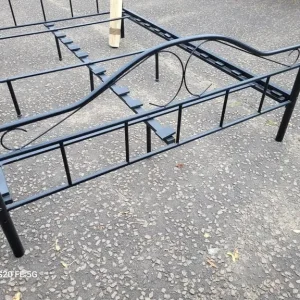 Black metal framed double 4ft 6" bed - Image 2