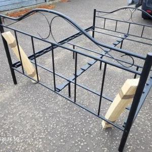 Black metal framed double 4ft 6" bed - Image 4