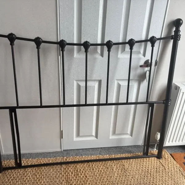 Double bed with black metal headboard