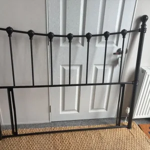 Double bed with black metal headboard