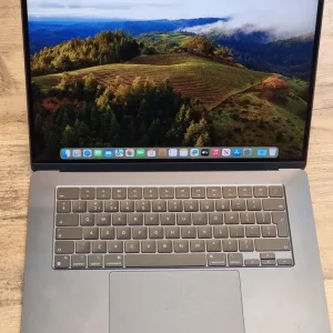 MacBook Air 15" M3 512GB 8GB RAM like new - Image 2