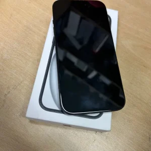 iPhone 15 128GB black unlocked 89% battery health - Image 2