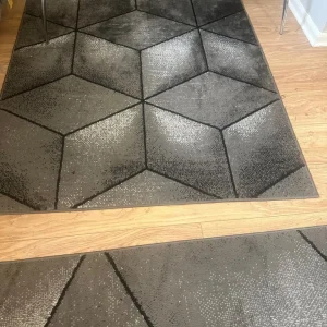 1 large rug and 1 dining rug - Image 3