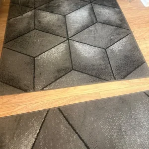 1 large rug and 1 dining rug - Image 4