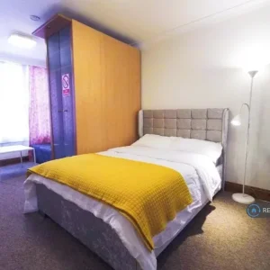 Studio flat in Taunton Mews, Pembrokeshire, Wales - Image 2
