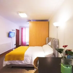 Studio flat in Taunton Mews, Pembrokeshire, Wales - Image 7