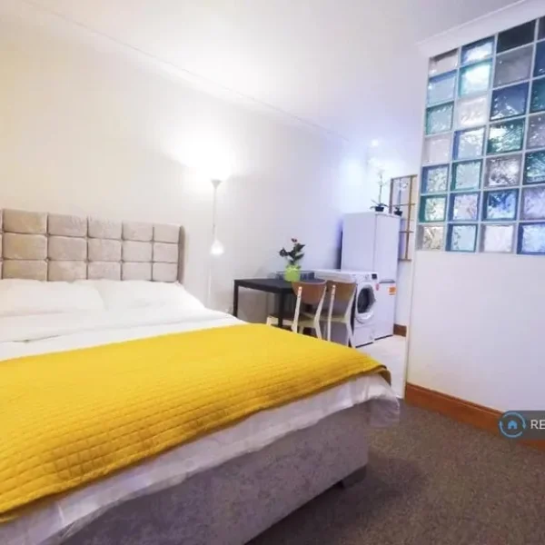 Studio flat in Taunton Mews, Pembrokeshire, Wales