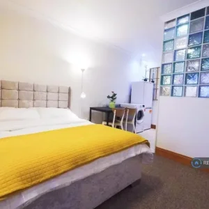 Studio flat in Taunton Mews, Pembrokeshire, Wales