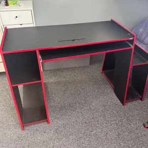 Virtuoso Horizon 5 Gaming Desk black and red with pull out keyboard tray