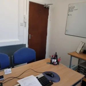 Furnished office, 77 sq ft, next to city centre - Image 2